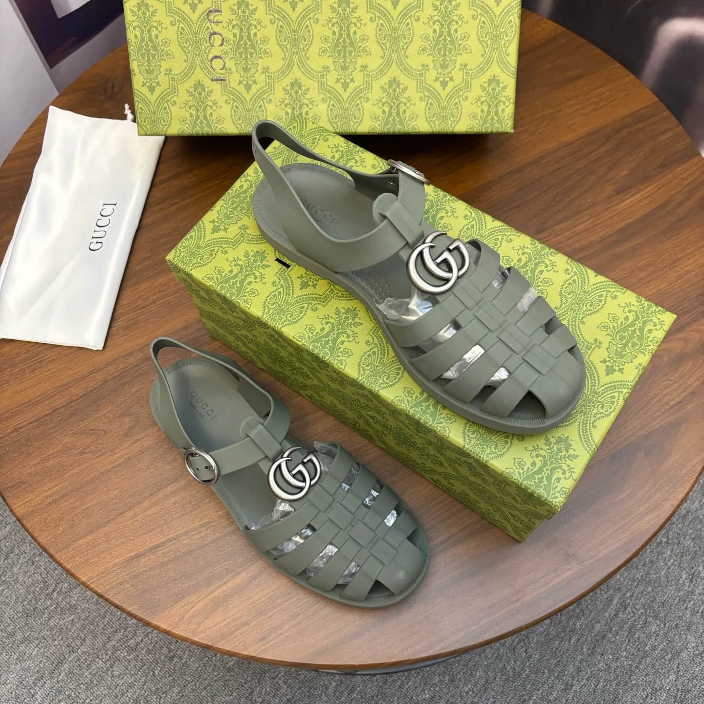 Men's shoes 260💰 [Gucci] Counter quality, top-quality original goods, real photos! Original TPU material, fine workmanship, comfortable; genuine 1:1 replica Size: 36 ~ 46